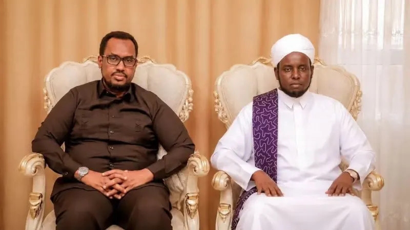 Liban Ahmed Hassan, left, seated beside Towfiq party chairman Sheikh Shakir